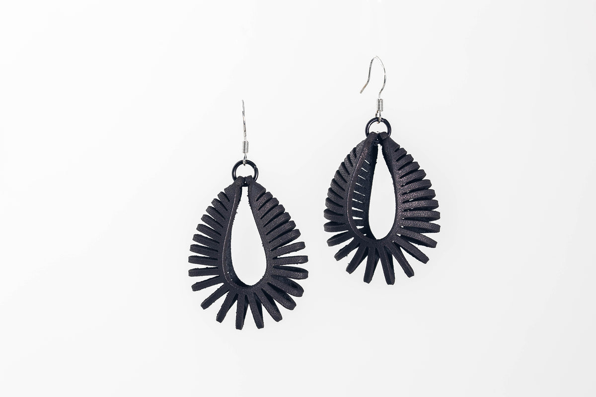 Pendientes ONDA negros